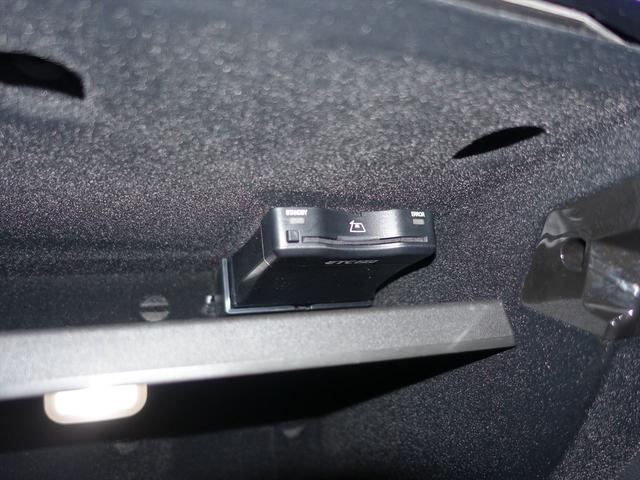 Ｃクラス Ｃ２００　アバンギャルド　ＡＭＧライン　ベーシックパッケージ　ＡＭＧライン　シートヒーター　シートエアコン　パワーシート　トランクスルー　フロアマット　コネクテッド機能　ナビ　ＣＤ　ミュージックサーバー　音楽プレーヤー接続（21枚目）