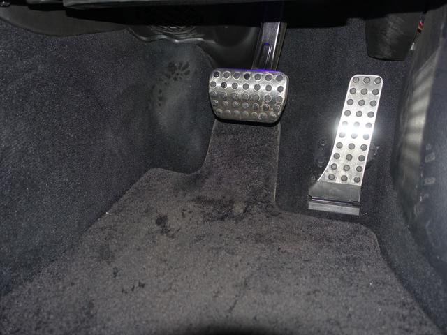 Ｃクラス Ｃ２００　アバンギャルド　ＡＭＧライン　ベーシックパッケージ　ＡＭＧライン　シートヒーター　シートエアコン　パワーシート　トランクスルー　フロアマット　コネクテッド機能　ナビ　ＣＤ　ミュージックサーバー　音楽プレーヤー接続（27枚目）