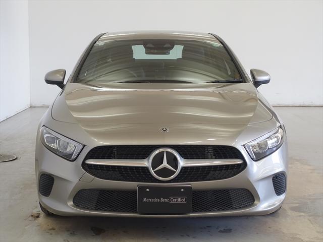 Ａクラスセダン Ａ１８０　セダン　レーダーセーフティパッケージ　ナビゲーションパッケージ　Ｂｌｕｅｔｏｏｔｈ接続　ＥＴＣ　ＬＥＤヘッドライト　ＴＶ　アイドリングストップ　クルーズコントロール　コネクテッド機能　トランクスルー　ナビ（2枚目）