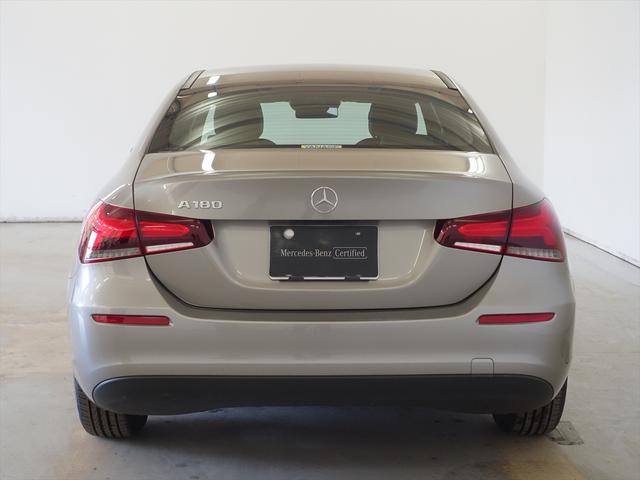 Ａクラスセダン Ａ１８０　セダン　レーダーセーフティパッケージ　ナビゲーションパッケージ　Ｂｌｕｅｔｏｏｔｈ接続　ＥＴＣ　ＬＥＤヘッドライト　ＴＶ　アイドリングストップ　クルーズコントロール　コネクテッド機能　トランクスルー　ナビ（3枚目）