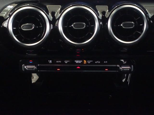 Ａクラスセダン Ａ１８０　セダン　レーダーセーフティパッケージ　ナビゲーションパッケージ　Ｂｌｕｅｔｏｏｔｈ接続　ＥＴＣ　ＬＥＤヘッドライト　ＴＶ　アイドリングストップ　クルーズコントロール　コネクテッド機能　トランクスルー　ナビ（13枚目）