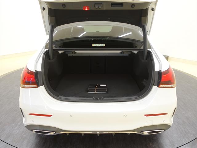 Ａクラスセダン Ａ２５０　４マチック　セダン　ＡＭＧライン　レーダーセーフティパッケージ　アドバンスドパッケージ　ナビゲーションパッケージ　Ｂｌｕｅｔｏｏｔｈ接続　ＥＴＣ　ＬＥＤヘッドライト　ＴＶ　アイドリングストップ　クルーズコントロール　コネクテッド機能（5枚目）