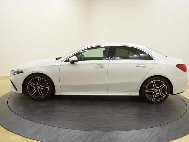 Ａクラスセダン Ａ２００　ｄ　セダン　ＡＭＧラインパッケージ　ＡＭＧライン　Ｂｌｕｅｔｏｏｔｈ接続　ＥＴＣ　ＬＥＤヘッドライト　ＴＶ　アイドリングストップ　クルーズコントロール　コネクテッド機能　シートヒーター　トランクスルー　ナビ（3枚目）