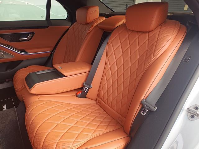Ｓクラス Ｓ５００　４マチック　ＡＭＧラインパッケージ　レザーエクスクルーシブパッケージ　ベーシックパッケージ　ドライバーズパッケージ　Ｂｌｕｅｔｏｏｔｈ接続　ＥＴＣ　ＬＥＤヘッドライト　ＴＶ　アイドリングストップ（9枚目）