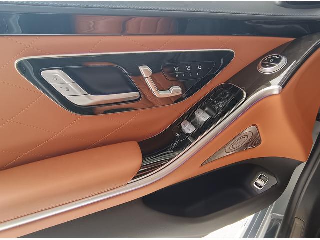 Ｓクラス Ｓ５００　４マチック　ＡＭＧラインパッケージ　レザーエクスクルーシブパッケージ　ベーシックパッケージ　ドライバーズパッケージ　Ｂｌｕｅｔｏｏｔｈ接続　ＥＴＣ　ＬＥＤヘッドライト　ＴＶ　アイドリングストップ（10枚目）