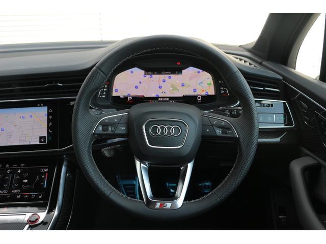 ＳＱ７ ベースグレード　パノラマサンルーフ　レザーシートパッケージ　２２インチアルミホイール　カラードブレーキキャリパーレッド　プライバシーガラス　サンシェード　認定中古車（3枚目）