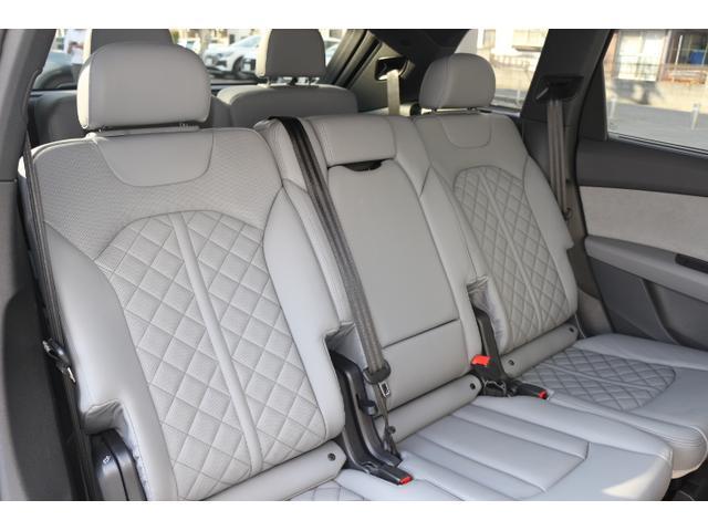 ＳＱ７ ベースグレード　パノラマサンルーフ　レザーシートパッケージ　２２インチアルミホイール　カラードブレーキキャリパーレッド　プライバシーガラス　サンシェード　認定中古車（10枚目）