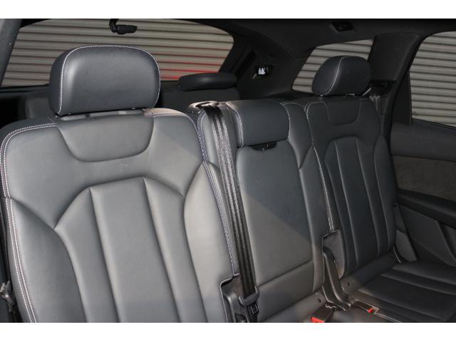 Ｑ７ ２．０ＴＦＳＩクワトロ　Ｓラインパッケージ　オプション２１インチアルミホイール　バーチャルコックピット　パノラマサンルーフ　プライバシーガラス　マトリクスＬＥＤヘッドライト　リアアシスタンスパッケージ　７人乗り（10枚目）