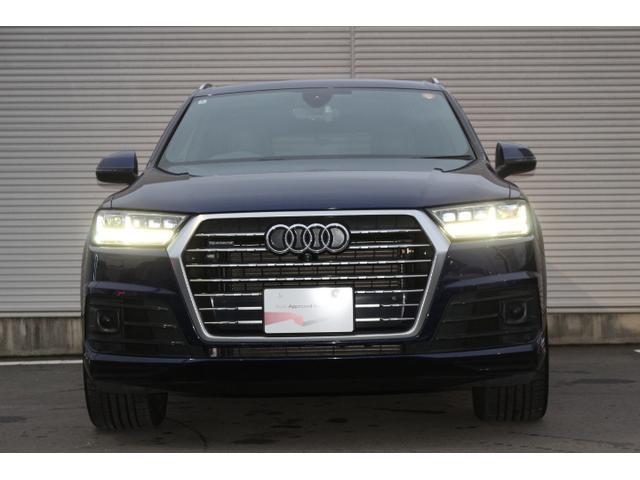 Ｑ７ ２．０ＴＦＳＩクワトロ　Ｓラインパッケージ　オプション２１インチアルミホイール　バーチャルコックピット　パノラマサンルーフ　プライバシーガラス　マトリクスＬＥＤヘッドライト　リアアシスタンスパッケージ　７人乗り（12枚目）