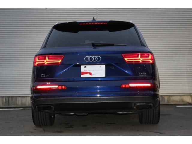 Ｑ７ ２．０ＴＦＳＩクワトロ　Ｓラインパッケージ　オプション２１インチアルミホイール　バーチャルコックピット　パノラマサンルーフ　プライバシーガラス　マトリクスＬＥＤヘッドライト　リアアシスタンスパッケージ　７人乗り（13枚目）