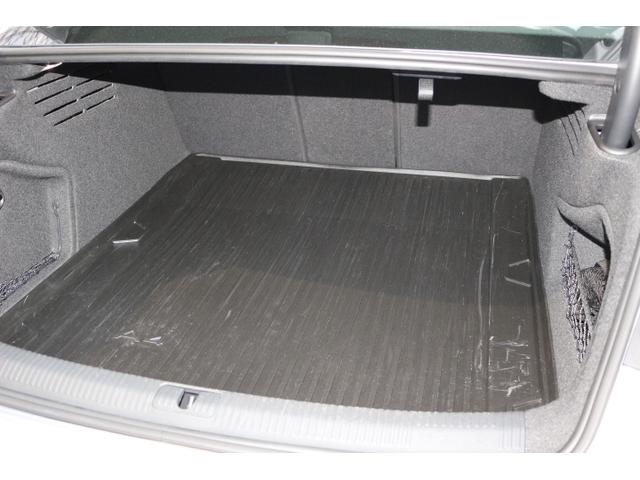 必要充分なスペースを有するラゲッジスペースと６：４で分割が可能なリヤシート