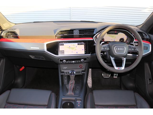 ＲＳ Ｑ３ ベースグレード　ＲＳスポーツエキゾースト　ＲＳデザインパッケージレッド　オプション２１インチアルミホイール　カラードブレーキキャリパーレッド　ブラックスタイリングパッケージ　認定中古車（4枚目）