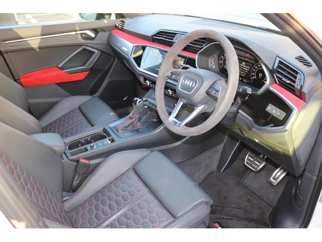 ＲＳ Ｑ３ ベースグレード　ＲＳスポーツエキゾースト　ＲＳデザインパッケージレッド　オプション２１インチアルミホイール　カラードブレーキキャリパーレッド　ブラックスタイリングパッケージ　認定中古車（11枚目）