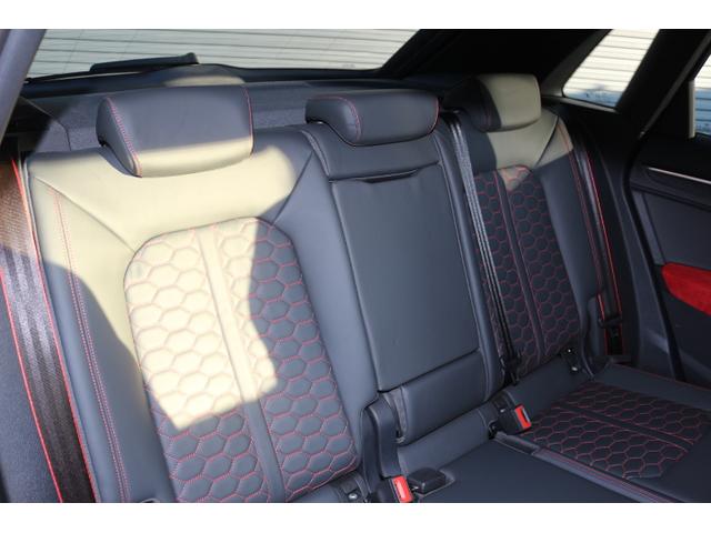 ＲＳ Ｑ３ ベースグレード　ＲＳスポーツエキゾースト　ＲＳデザインパッケージレッド　オプション２１インチアルミホイール　カラードブレーキキャリパーレッド　ブラックスタイリングパッケージ　認定中古車（12枚目）