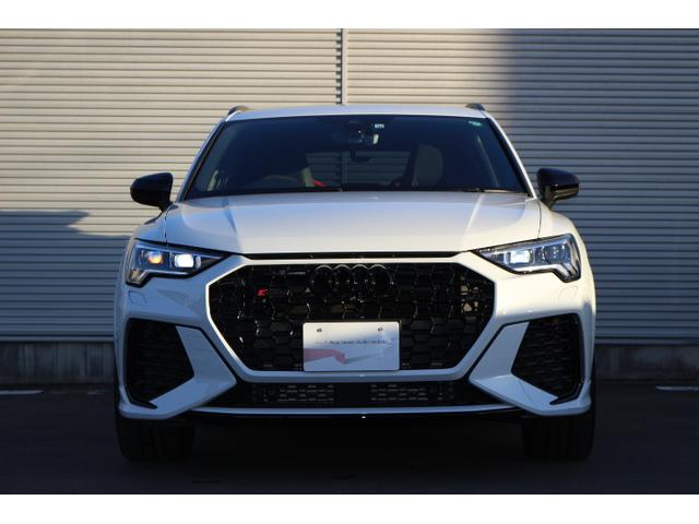 ＲＳ Ｑ３ ベースグレード　ＲＳスポーツエキゾースト　ＲＳデザインパッケージレッド　オプション２１インチアルミホイール　カラードブレーキキャリパーレッド　ブラックスタイリングパッケージ　認定中古車（13枚目）