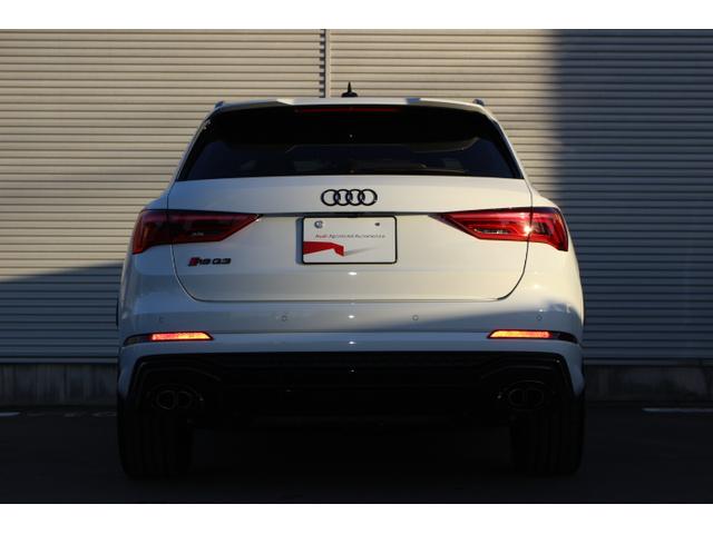 ＲＳ Ｑ３ ベースグレード　ＲＳスポーツエキゾースト　ＲＳデザインパッケージレッド　オプション２１インチアルミホイール　カラードブレーキキャリパーレッド　ブラックスタイリングパッケージ　認定中古車（14枚目）