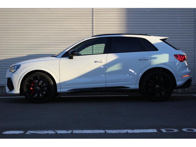 ＲＳ Ｑ３ ベースグレード　ＲＳスポーツエキゾースト　ＲＳデザインパッケージレッド　オプション２１インチアルミホイール　カラードブレーキキャリパーレッド　ブラックスタイリングパッケージ　認定中古車（16枚目）