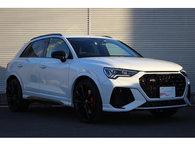 ＲＳ Ｑ３ ベースグレード　ＲＳスポーツエキゾースト　ＲＳデザインパッケージレッド　オプション２１インチアルミホイール　カラードブレーキキャリパーレッド　ブラックスタイリングパッケージ　認定中古車（17枚目）