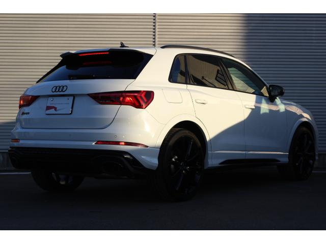 ＲＳ Ｑ３ ベースグレード　ＲＳスポーツエキゾースト　ＲＳデザインパッケージレッド　オプション２１インチアルミホイール　カラードブレーキキャリパーレッド　ブラックスタイリングパッケージ　認定中古車（19枚目）