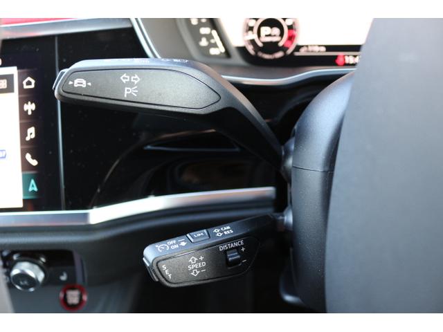 ＲＳ Ｑ３ ベースグレード　ＲＳスポーツエキゾースト　ＲＳデザインパッケージレッド　オプション２１インチアルミホイール　カラードブレーキキャリパーレッド　ブラックスタイリングパッケージ　認定中古車（21枚目）