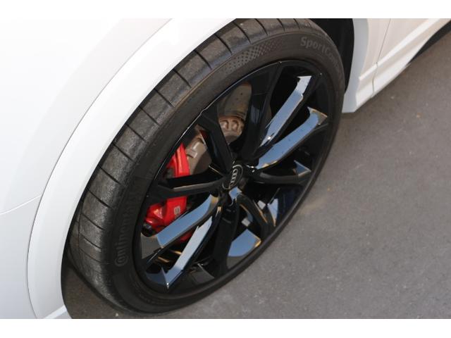 ＲＳ Ｑ３ ベースグレード　ＲＳスポーツエキゾースト　ＲＳデザインパッケージレッド　オプション２１インチアルミホイール　カラードブレーキキャリパーレッド　ブラックスタイリングパッケージ　認定中古車（26枚目）