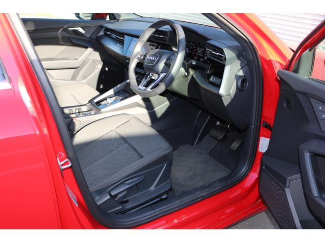 Ａ３ スポーツバック３０ＴＦＳＩ　コンビニエンス＆アシスタンスパッケージ　ナビゲーションパッケージ　認定中古車（9枚目）