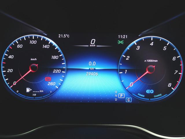 Ｃクラス Ｃ２００　ローレウスエディション　スポーツプラスパッケージ　レザーエクスクルーシブパッケージ　Ｂｌｕｅｔｏｏｔｈ接続　ＥＴＣ　ＬＥＤヘッドライト　ＴＶ　アイドリングストップ　クルーズコントロール　コネクテッド機能　サイドカメラ（14枚目）