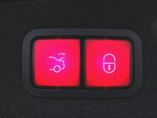 Ｃクラス Ｃ２００　ローレウスエディション　スポーツプラスパッケージ　レザーエクスクルーシブパッケージ　Ｂｌｕｅｔｏｏｔｈ接続　ＥＴＣ　ＬＥＤヘッドライト　ＴＶ　アイドリングストップ　クルーズコントロール　コネクテッド機能　サイドカメラ（28枚目）