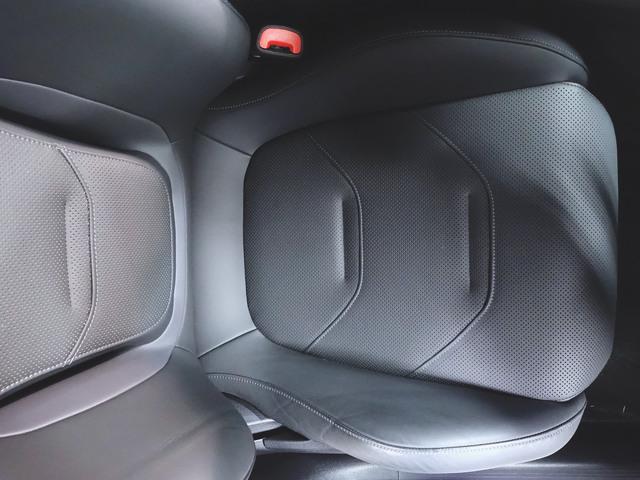 GLC GLC63 S E パフォーマンス AMGパフォーマンスパッケージ Bluetooth接続 ETC LEDヘッドライト TV アイドリングストップ クルーズコントロール コネクテッド機能 サイドカメラ サンルーフ・ガラスルーフ(22枚目)