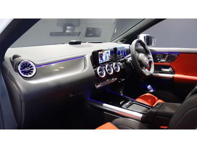 ＧＬＡクラス ＧＬＡ４５　Ｓ　４マチック＋　４ＷＤ　ＭＰ２０２５０１　デモカー・アドバンスド・パフォーマンスＰ　認定中古車　全周囲カメラ　オートマチックハイビーム　ナビ　フルセグ　ミュージックプレイヤー接続可　ＥＴＣ　本革シート　電動シート（14枚目）