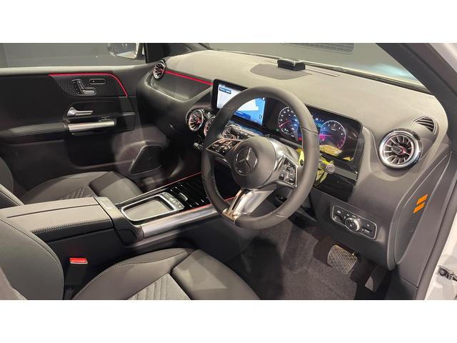 Ｂクラス Ｂ１８０　ＭＰ２０２５０２　未使用車・レーダーセーフティーＰ　ＰＴＳ　スマートキー　フルセグＴＶ　アルミホイール　ＬＥＤヘッドランプ　記録簿　電動シート　ヒーター　ナビＴＶ　パーキングアシスト　禁煙車　ＥＴＣ（6枚目）