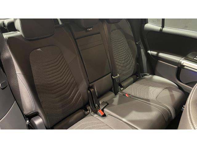 ＧＬＢ ＧＬＢ１８０　ＭＰ２０２５０２　レーダーセーフティ　レーダークルーズ　禁煙　ルーフレール　ミュージックプレイヤー接続可　ＬＥＤヘッドランプ　全周囲カメラ　スマートキー　アルミホイール　パワーシート　ＥＴＣ　デモカー（9枚目）