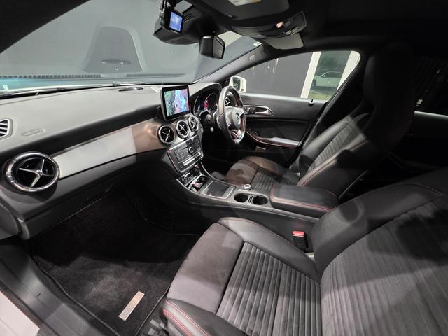 CLAクラス CLA180 AMG スタイル レーダーセーフティパッケージ パノラマルーフ AMGラインパッケージ ターボ車 衝突軽減 HDDナビ パノラマサンルーフ フルセグテレビ 記録簿 LKA ナビTV シ-トヒ-タ- アイドリングSTOP(11枚目)