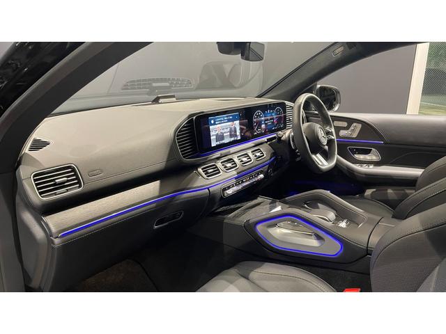 メルセデス・ベンツはドイツ本国シュツットガルト近郊でのメルセデス自車が関わった重大事故を、４０年以上に亘って調査しています。エアバッグやシートベルトテンショナーは、この調査の結果生み出されました。