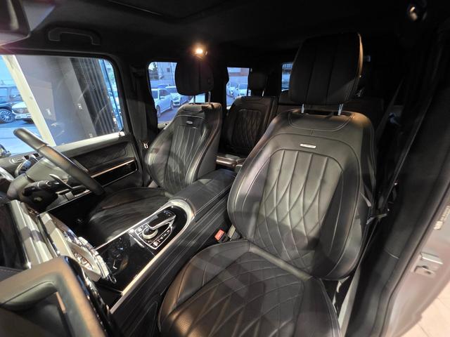 �h�A�n���h���ɂ͈���₷���O���b�v�`�󂪍̗p����Ă��܂��B��͖ʂ���͕s���ł����A����̎��̂̍ۂȂǁA�ԓ��Ɏc���ꂽ������~�o����ׁA�O������h�A���J���₷���悤�ɂȂ��Ă��܂��B