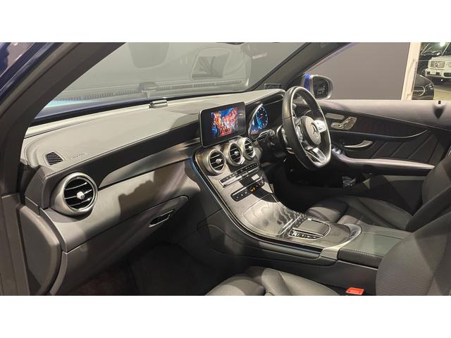 メルセデス・ベンツはドイツ本国シュツットガルト近郊でのメルセデス自車が関わった重大事故を、４０年以上に亘って調査しています。エアバッグやシートベルトテンショナーは、この調査の結果生み出されました。