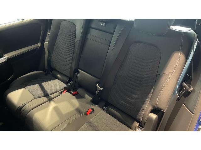 �h�A�n���h���ɂ͈���₷���O���b�v�`�󂪍̗p����Ă��܂��B��͖ʂ���͕s���ł����A����̎��̂̍ۂȂǁA�ԓ��Ɏc���ꂽ������~�o����ׁA�O������h�A���J���₷���悤�ɂȂ��Ă��܂��B