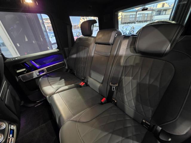 �h�A�n���h���ɂ͈���₷���O���b�v�`�󂪍̗p����Ă��܂��B��͖ʂ���͕s���ł����A����̎��̂̍ۂȂǁA�ԓ��Ɏc���ꂽ������~�o����ׁA�O������h�A���J���₷���悤�ɂȂ��Ă��܂��B