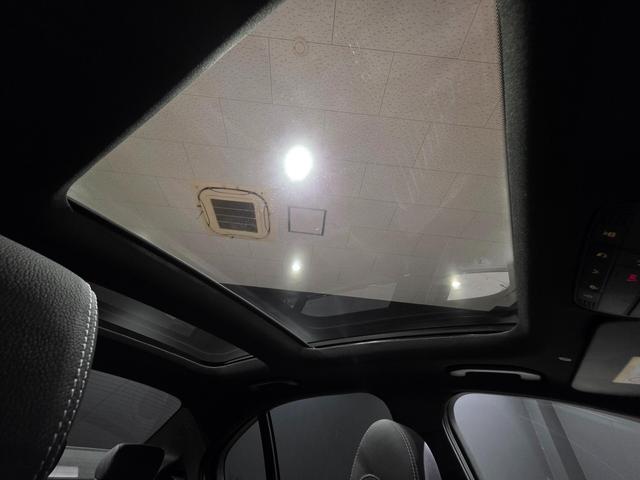 Ｃクラス Ｃ４３　４マチック　４ＷＤ　パノラマルーフ　ヒーター　アダプティブクルーズコントロール　パノラミックサンルーフ　地デジＴＶ　Ｃソナー　キーレスゴー　ナビＴＶ　ＬＥＤライト　記録簿　レーンキープアシスト　Ｐアシスト　ターボ（20枚目）