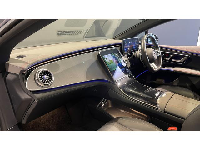 �h�A�n���h���ɂ͈���₷���O���b�v�`�󂪍̗p����Ă��܂��B��͖ʂ���͕s���ł����A����̎��̂̍ۂȂǁA�ԓ��Ɏc���ꂽ������~�o����ׁA�O������h�A���J���₷���悤�ɂȂ��Ă��܂��B