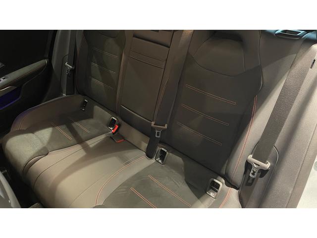 �h�A�n���h���ɂ͈���₷���O���b�v�`�󂪍̗p����Ă��܂��B��͖ʂ���͕s���ł����A����̎��̂̍ۂȂǁA�ԓ��Ɏc���ꂽ������~�o����ׁA�O������h�A���J���₷���悤�ɂȂ��Ă��܂��B