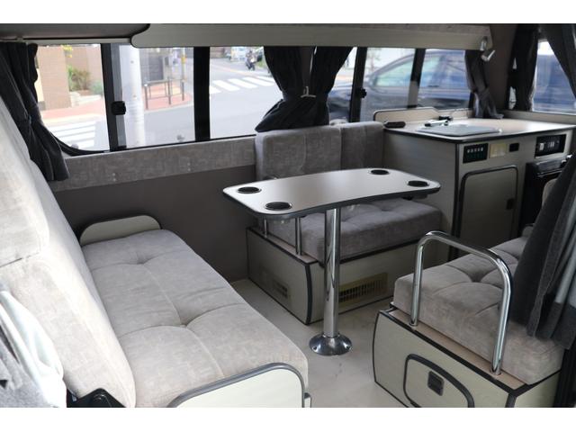 レジアスエースバン キャンピングＲＶビッグフットＳＷＩＮＧ４．７ＦＦヒーター　キャンピングＲＶビッグフット　スウィング４．７　ＦＦヒーター・電子レンジ・１５００Ｗインバーター・シンク・外部電源入力・ソーラーパネル・ツインサブバッテリー・走行充電　ナビＴＶバックカメラ・ＥＴＣ（18枚目）