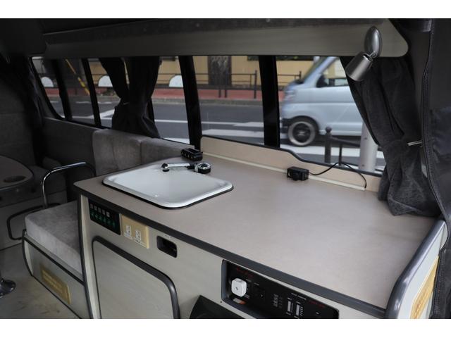 レジアスエースバン キャンピングＲＶビッグフットＳＷＩＮＧ４．７ＦＦヒーター　キャンピングＲＶビッグフット　スウィング４．７　ＦＦヒーター・電子レンジ・１５００Ｗインバーター・シンク・外部電源入力・ソーラーパネル・ツインサブバッテリー・走行充電　ナビＴＶバックカメラ・ＥＴＣ（25枚目）