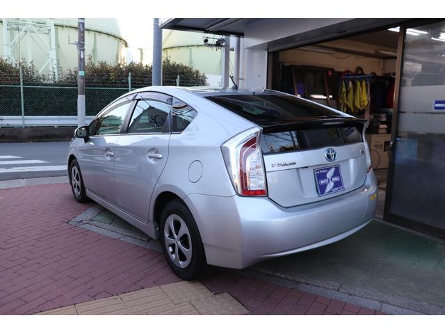 プリウス Ｓ　１オーナー・１年保証付き・純正ナビＴＶ・バックカメラ・ＥＴＣ・前後ドライブレコーダー・スマートキー・（4枚目）