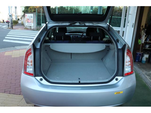 プリウス Ｓ　１オーナー・１年保証付き・純正ナビＴＶ・バックカメラ・ＥＴＣ・前後ドライブレコーダー・スマートキー・（16枚目）