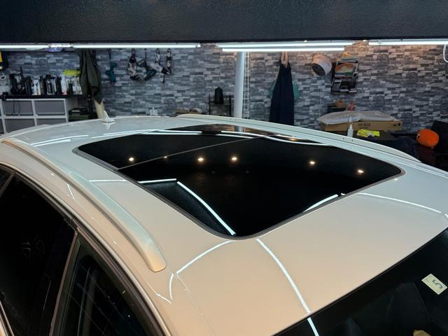 ＲＳ４アバント ４．２　４ＷＤ　スズカグレーＭ　衝突軽減　自動追従　パノラマスライディングルーフ　純正可変マフラー（4枚目）