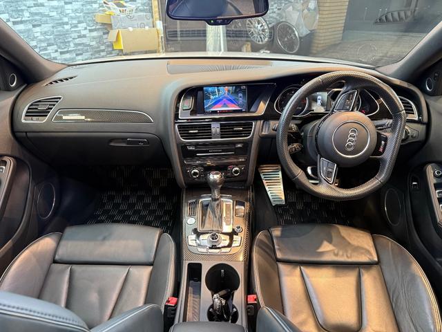 ＲＳ４アバント ４．２　４ＷＤ　スズカグレーＭ　衝突軽減　自動追従　パノラマスライディングルーフ　純正可変マフラー（5枚目）