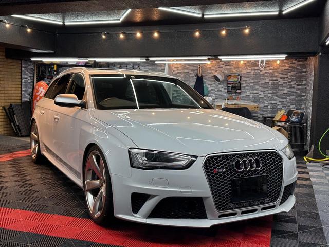 ＲＳ４アバント ４．２　４ＷＤ　スズカグレーＭ　衝突軽減　自動追従　パノラマスライディングルーフ　純正可変マフラー（8枚目）