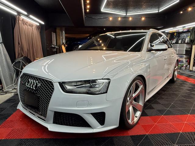 ＲＳ４アバント ４．２　４ＷＤ　スズカグレーＭ　衝突軽減　自動追従　パノラマスライディングルーフ　純正可変マフラー（9枚目）