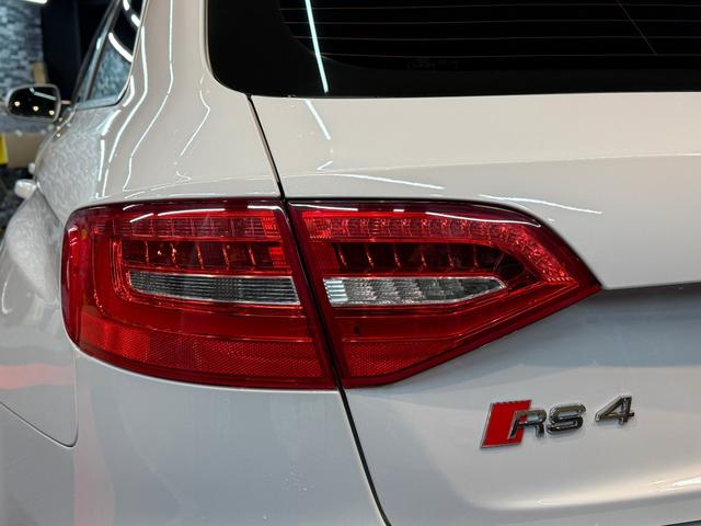 ＲＳ４アバント ４．２　４ＷＤ　スズカグレーＭ　衝突軽減　自動追従　パノラマスライディングルーフ　純正可変マフラー（17枚目）